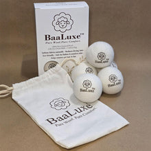 Load image into Gallery viewer, baaluxe wash balls - remove hair from tumble dryer loads