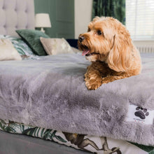 Load image into Gallery viewer, Faux Fur Pet Throw