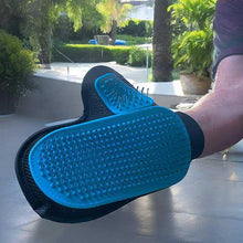 Load image into Gallery viewer, Fur Care Spiked Glove - Right Hand