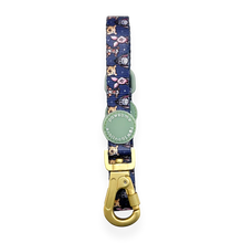 Load image into Gallery viewer, Disney winnie the pooh and friends dog lead
